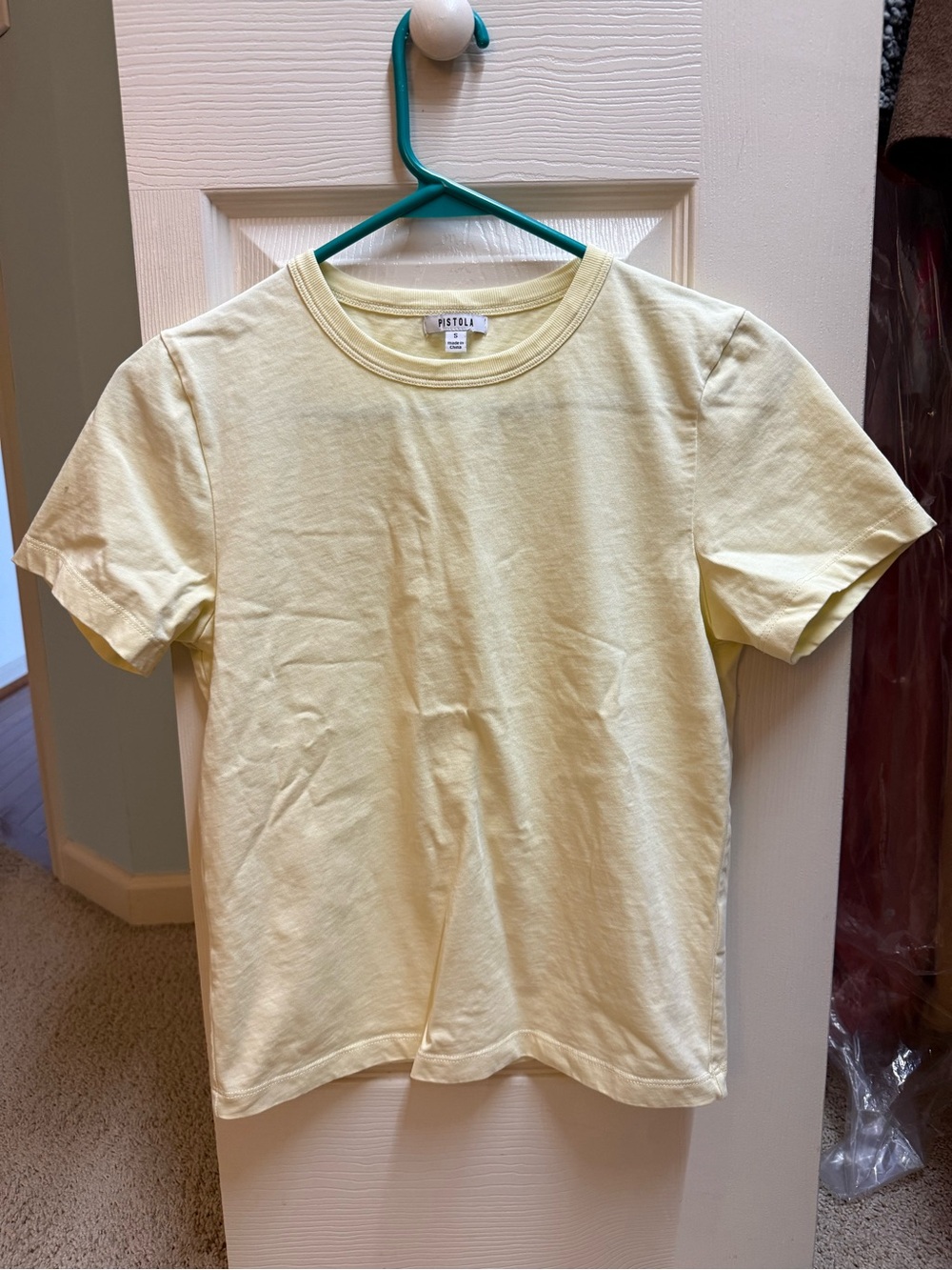 Pistola yellow t shirt